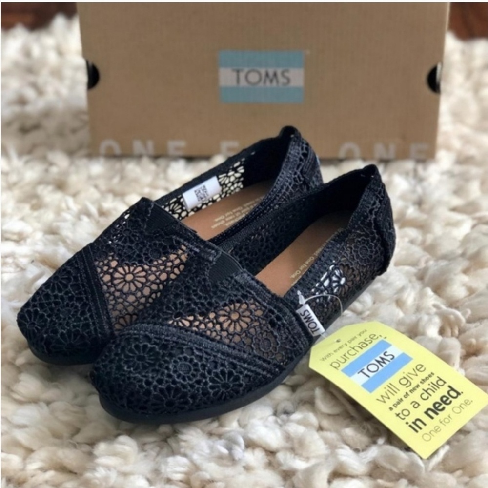 Black crochet Tom's